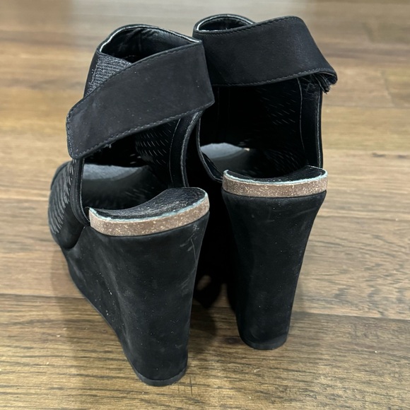 Vince Camuto Wedge Sandals - Picture 6 of 9